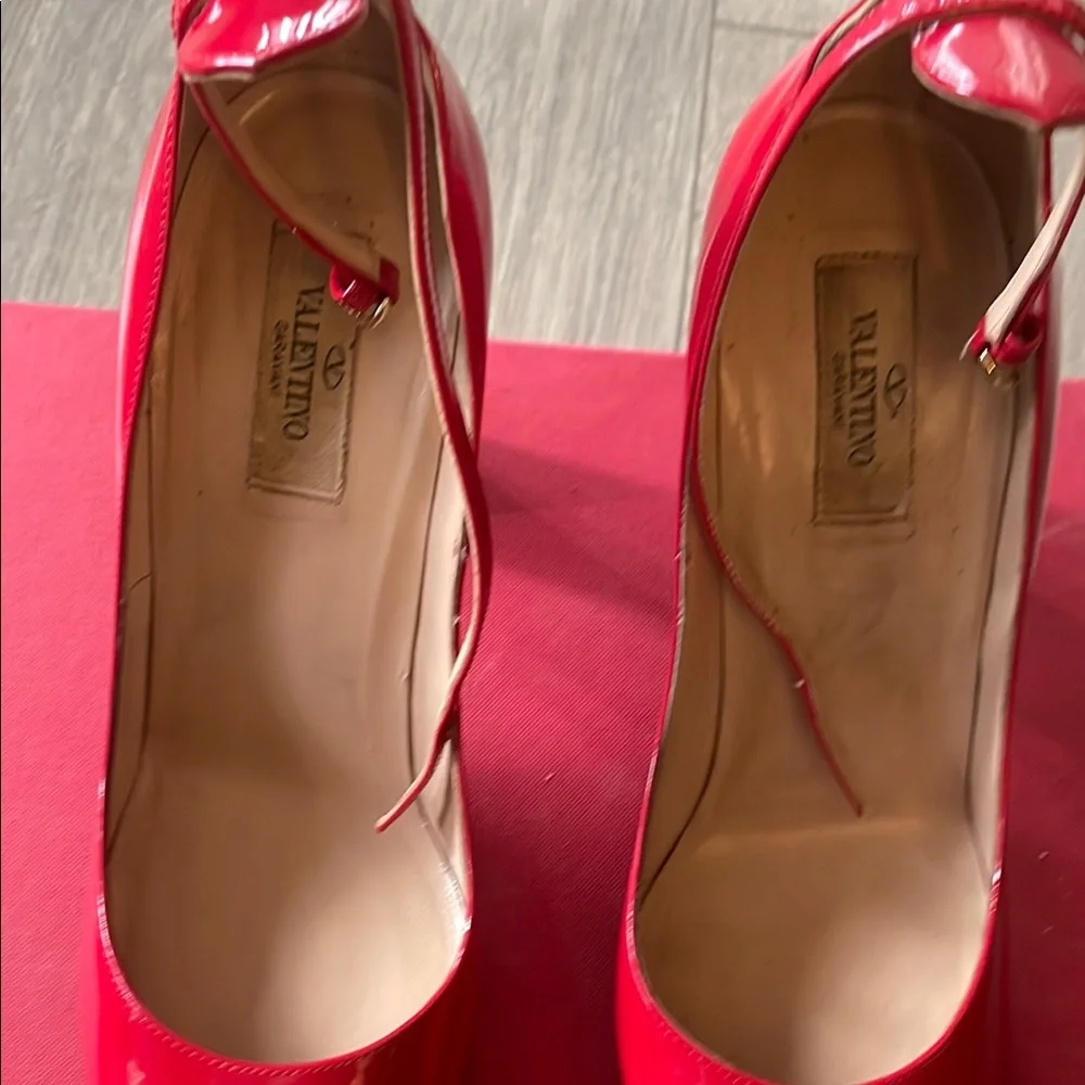 Valentino Garavani Red Stiletto Heels - Picture 7 of 8